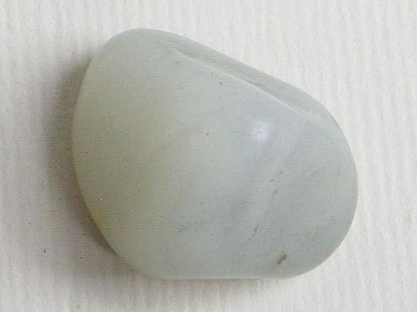 Small greyish white jade river pebble – (9872)